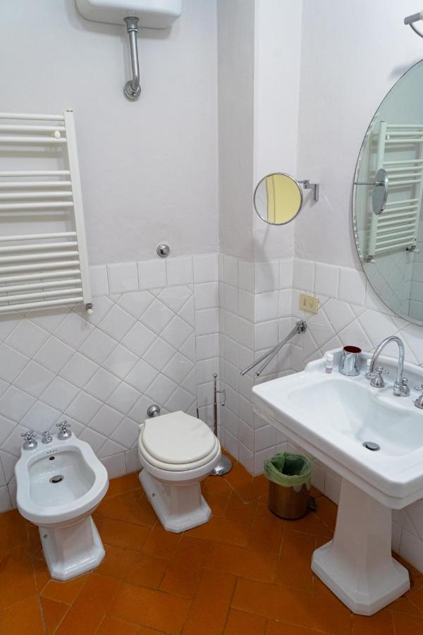 Elegant Apartment Near Piazza Della Signoria Florence Luaran gambar